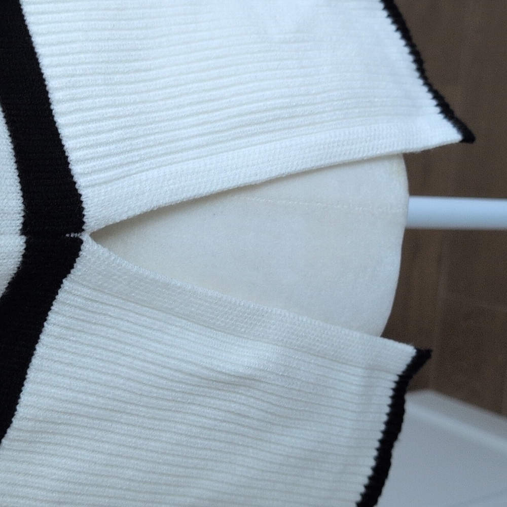 Womens Black and White Stripe Sweater High Neck Size Small - Picture 10 of 10